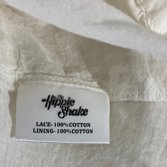 Elegant Cream Blouse with Flared Sleeves - Picture 10 of 11